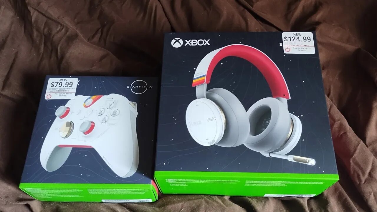 Unboxing Starfield edition Xbox Series controller and headset