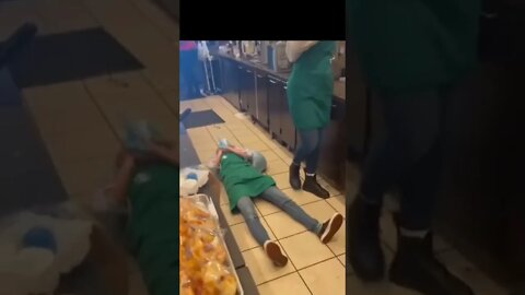 TRABALHOU ATÉ CAIR 😂😂😂 #shorts