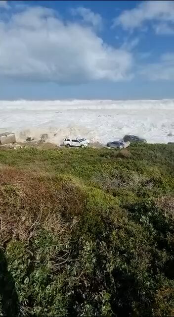 Today the coast of South Africa was covered by one of the strongest surfs in history