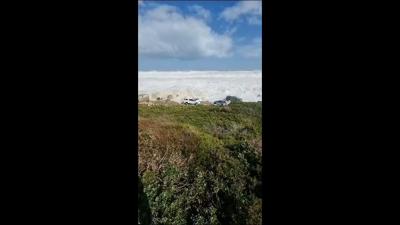 Today the coast of South Africa was covered by one of the strongest surfs in history