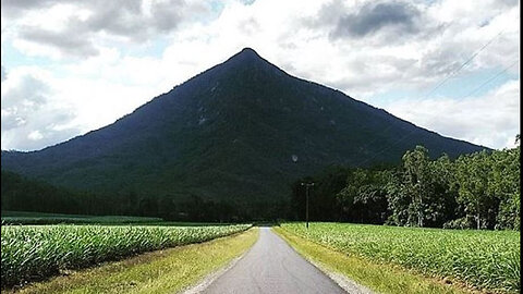 Walsh's Pyramid - Could this mountain be a lost Pyramid?