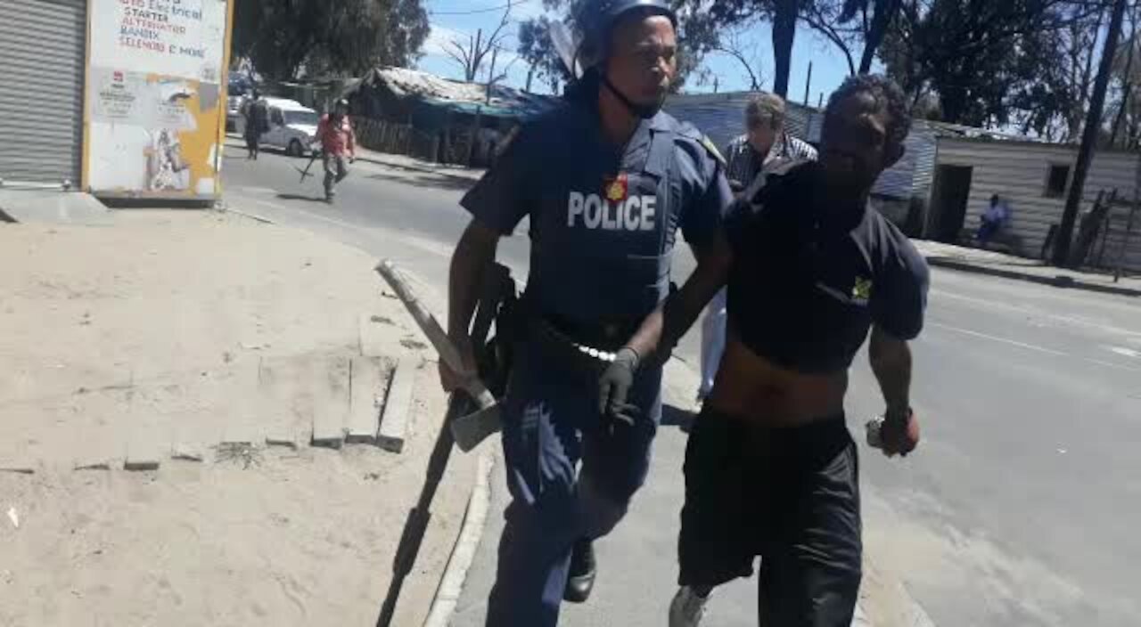 SOUTH AFRICA - Cape Town - Protest in Witsand Atlantis. (8hK)