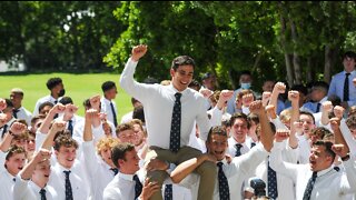 Top matric in SA Ulrich le Roux receives heroes welcome at Paarl Boys' High School