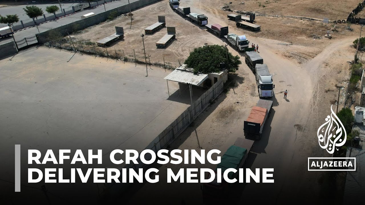 Rafah crossing into Gaza: Red crescent delivering medicine and food