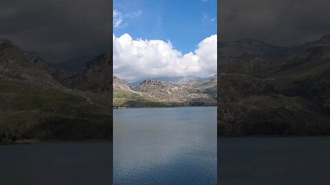 BEAUTIFUL GREEN LAKE AND MOUNTAINS 😍 #travel #fyp #shorts