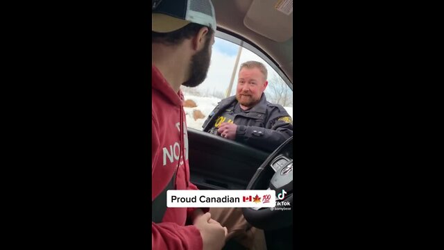 Canadian Police Shows His Support For The Truckers And The Freedom Convoy