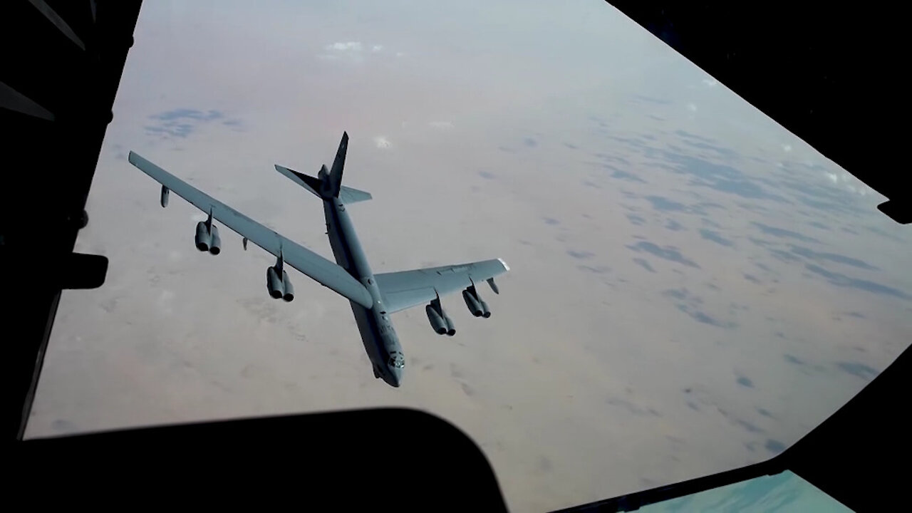 KC-10 Extender refuels B-52s – B-roll