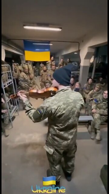 #Ukrainian military plays the anthem on the violin for his colleagues. #NoMoreWars
