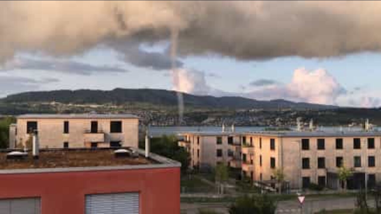 Impressionante tromba d'acqua si abbatte sul Lago di Zurigo