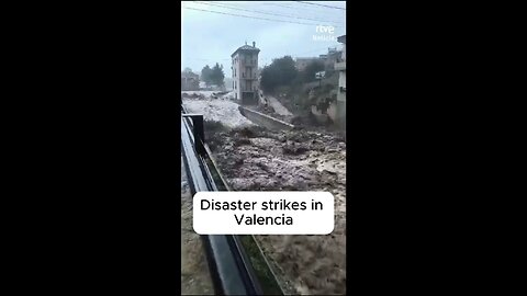 HUNDREDS DE4D FROM FLOODS IN VALENCIA SPAIN