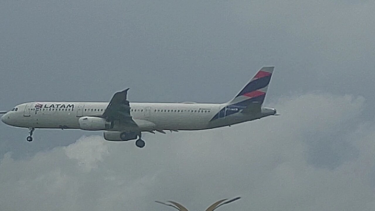 Airbus A321 PT-MXB vindo de Guarulhos para Manaus