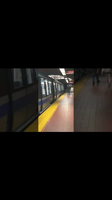 Gorgeous Montréal metro departing