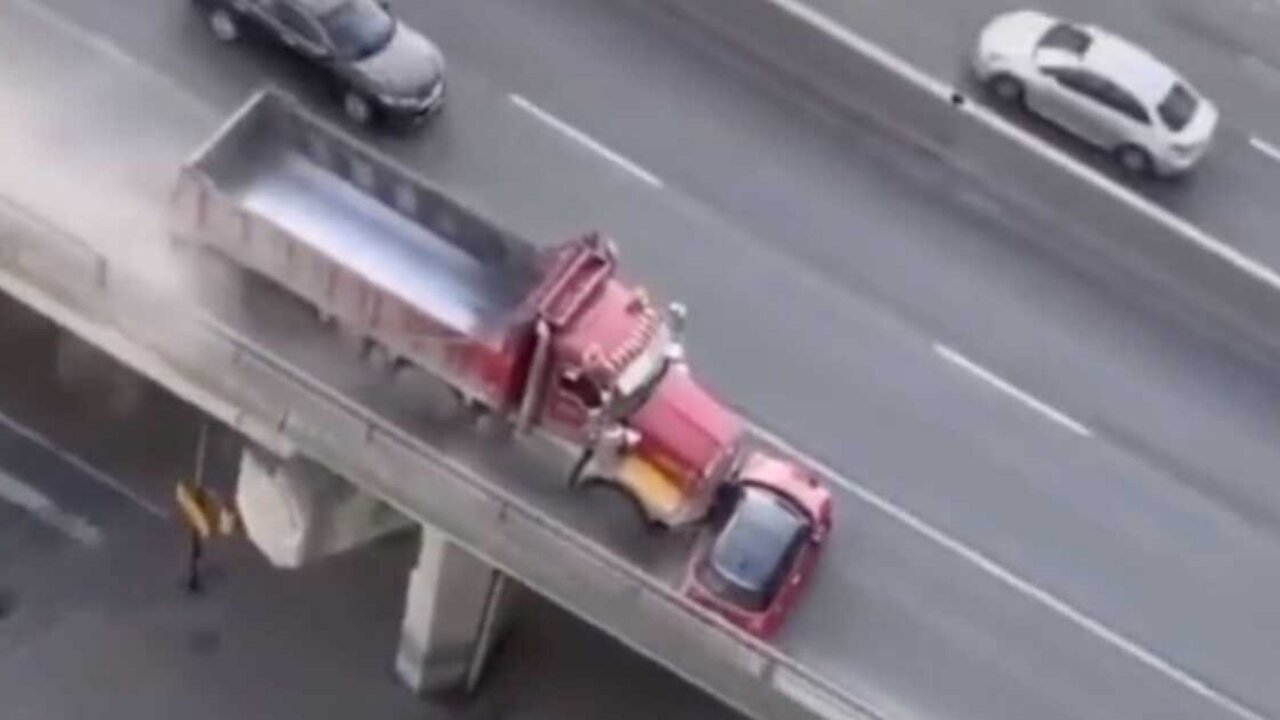 Toronto Dump Truck Driver Gets Charged For Whatever TF Is Going On Here (VIDEO)