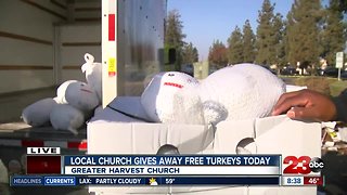 Church helps giveaway free turkeys