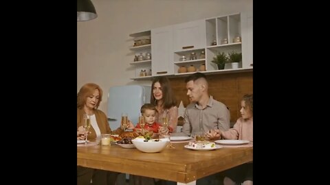 Thanksgiving 2022 | Family Praying #thanksgiving2022 #shorts #short #food #eating 55 Seconds #3