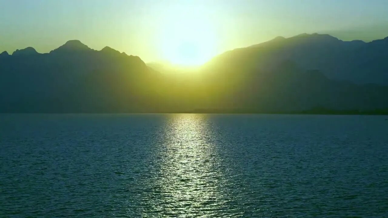 30 Minute Low-FI Beats Relax Chill and Focus Sun over the Mountains with Water Study & Relax
