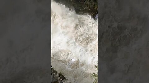 Cascade Falls, BC Canadá #livefree #shorts