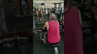 EZ Bar Reverse Preacher Curl Andre