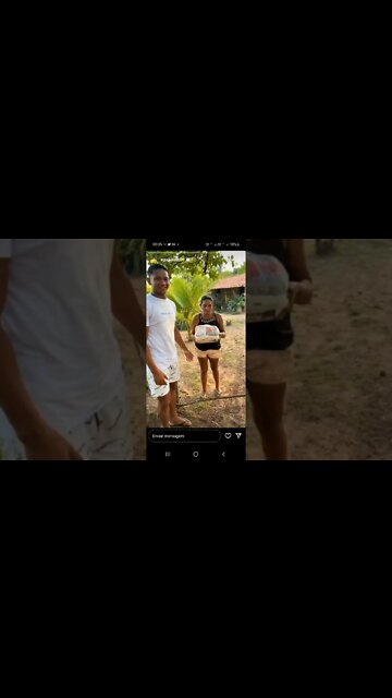 Eguinaldo ajudando as pessoas no Maranhão