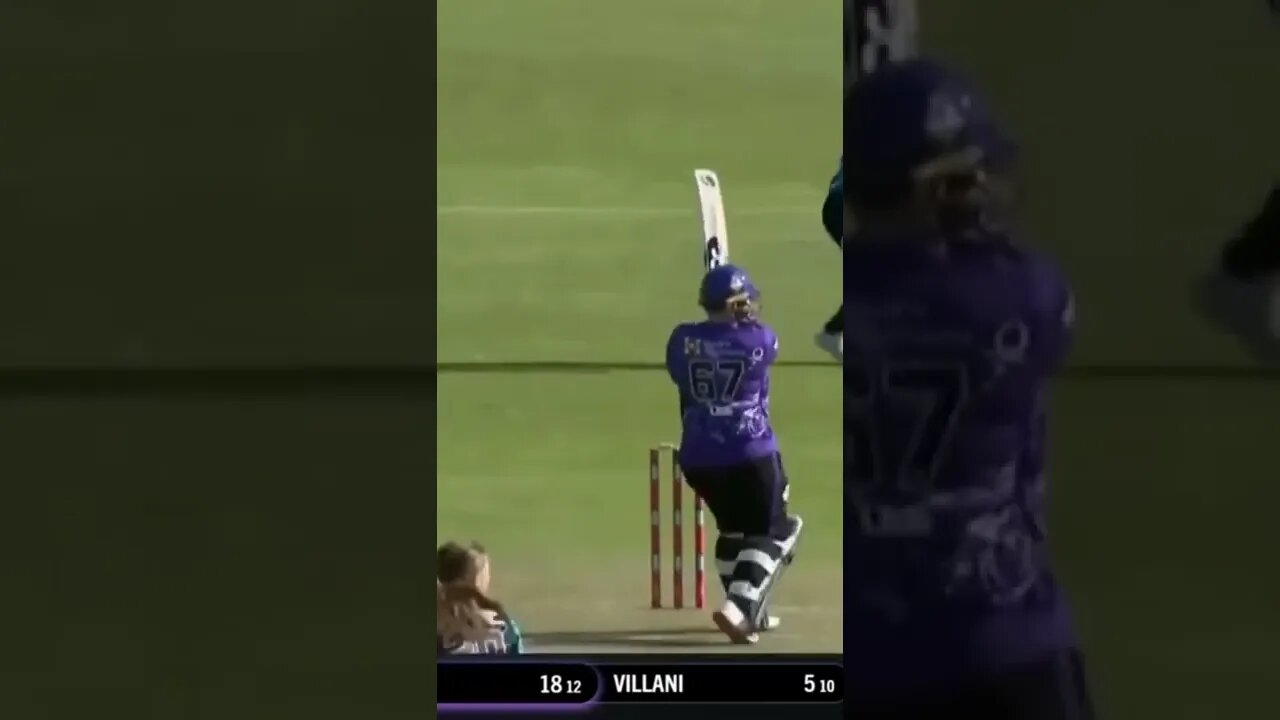 Lizelle Lee hit a big six , Hobart Hurricanes Women , wbbl Lizelle Lee
