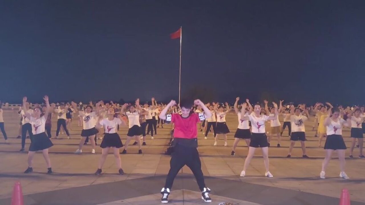 舞蹈《失恋联盟阵线》她们舞厅到广场，动感的舞姿燃爆全场。【順能炫舞團】