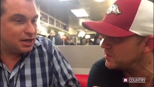 Justin Moore's Waffle House Tour | Rare Country
