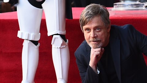 Mark Hamill Surprises Fans At Star Wars Celebration With Autographed Photos