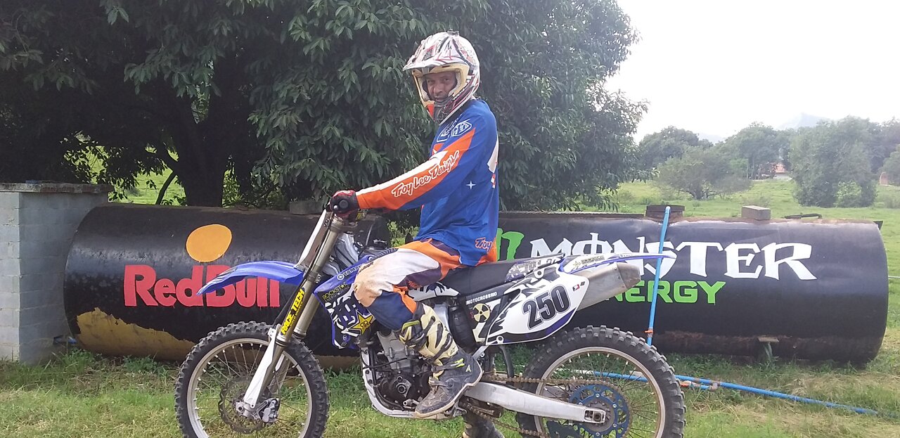 YAMAHA YZF250 - JUMPS
