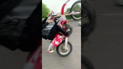 HONDA MX BIKE WHEELIE 12 OCLOCK AND CRASH