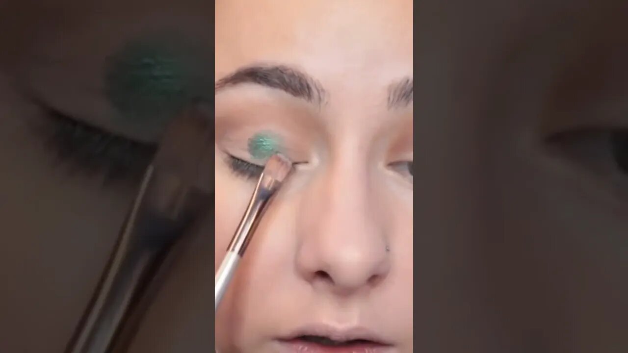 green w/ @colourpopcosmetics play it jewel eyeshadow palette #shorts #makeup #green