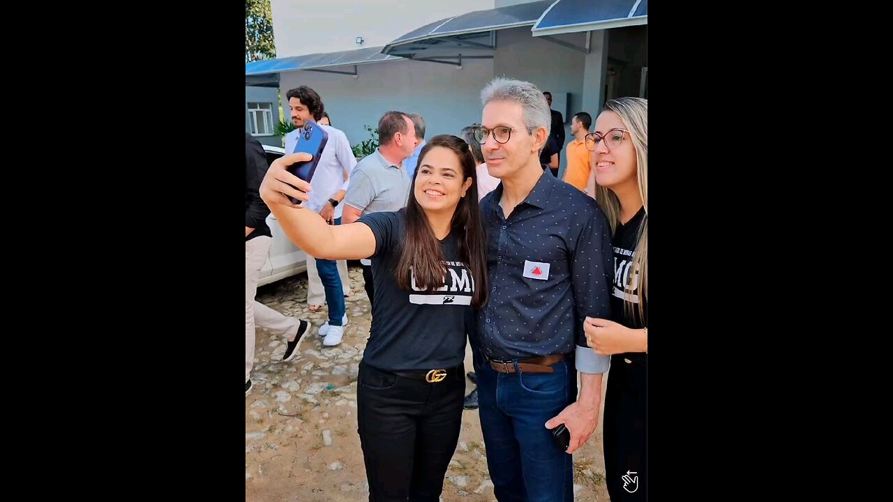A Nívea e a Amanda irão se formar em uma universidade muito melhor em Cláudio.