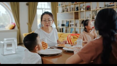 Family Stock Footage, Family Footage, Free Stock Footage 4K, Belly Stuffing, Eating, Happy Footage 2