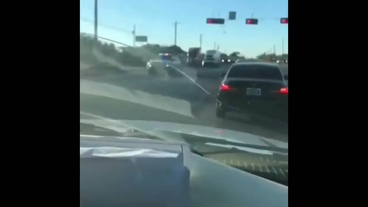 Police pursuit starts in America and ends In Mexico !