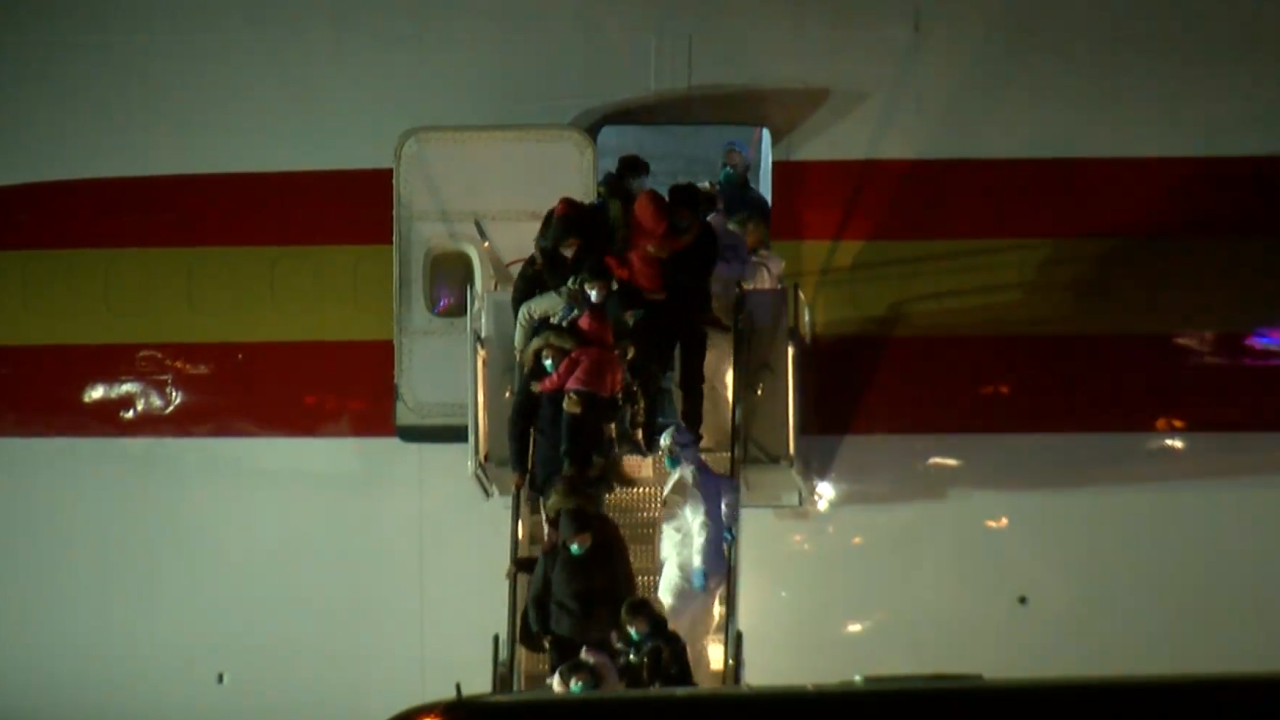 American Evacuees Arrive at Eppley Airfield