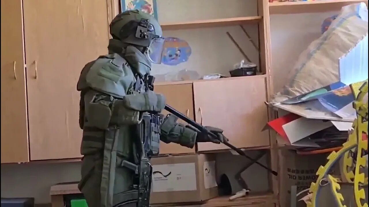 Russian sappers defuse mine in the schools that the AFU mined