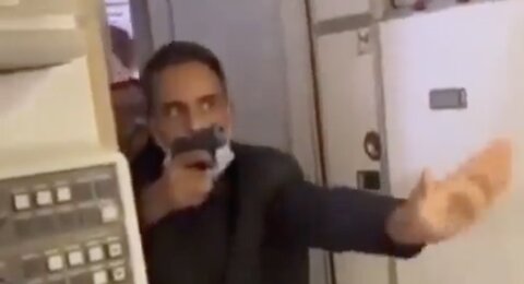 Air marshal FORCED TO DRAW WEAPON after passengers attempt to enter cockpit