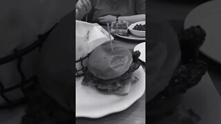 ITS FOOD !!!!! #shorts #food #viral #hamburger #fries