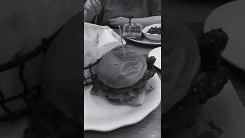 ITS FOOD !!!!! #shorts #food #viral #hamburger #fries