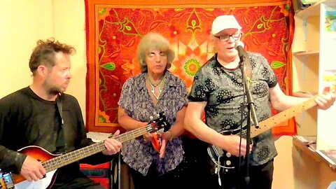 ♫ Share Our Flat Earth ~ Vic 'Dee' Button and the Lovelies ♫