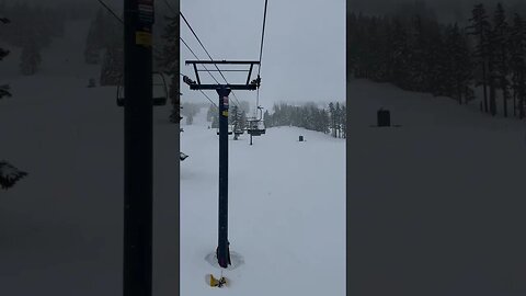 Snowy day at Bachelor #jeeplife #snowboarding #snow #splitboarding #jeep #overlanding