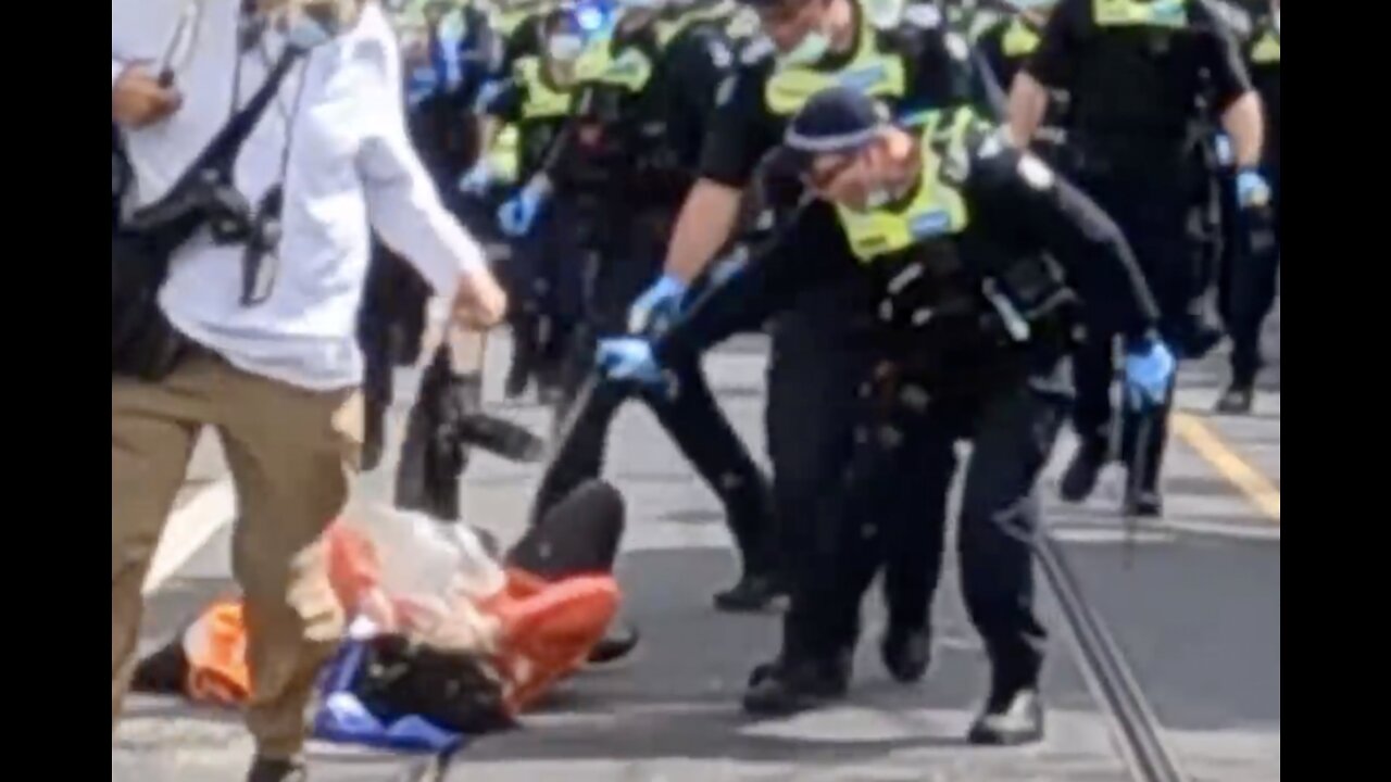 70yr old lady pushed down and pepper sprayed in Melbourne