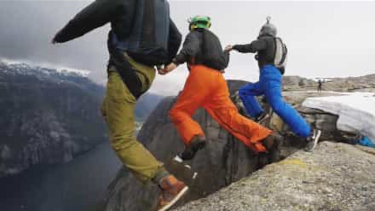 Base jumping a 1000 metri di altezza in Norvegia!