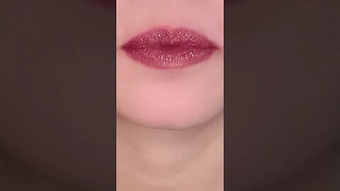 Simple Lip Tutorial Art Glitter #makeup #short #shorts #viral #shortvideo #lipswatches #grwm