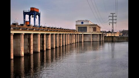 Moment of the blowing up of a road bridge at the Nova Kakhovka hydroelectric power station