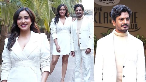 Nawazuddin Siddiqui Poses Like Neha Sharma During Promotion Of Jogira Sara Ra Ra Movie