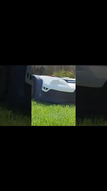 Robots are Taking Over! | Wild Badger Sunseeker Robot Lawn Mower