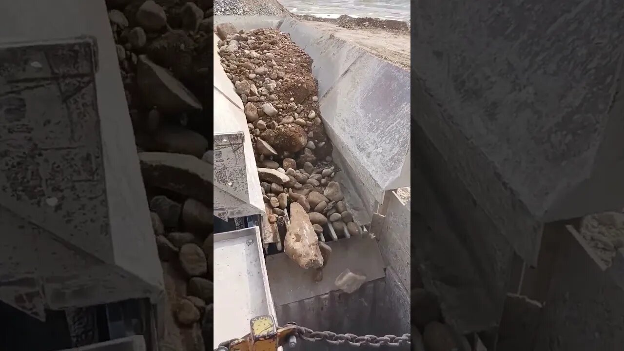 Feeding the Primary Jaw Crusher short