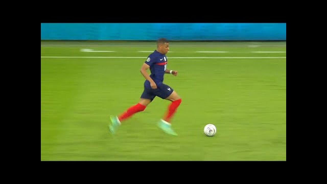 When Kylian Mbappé reaches top speed 2022