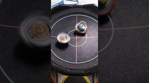 uma batalha de poder de ataque #batalhadebeyblade #beyblade #beybladeburst