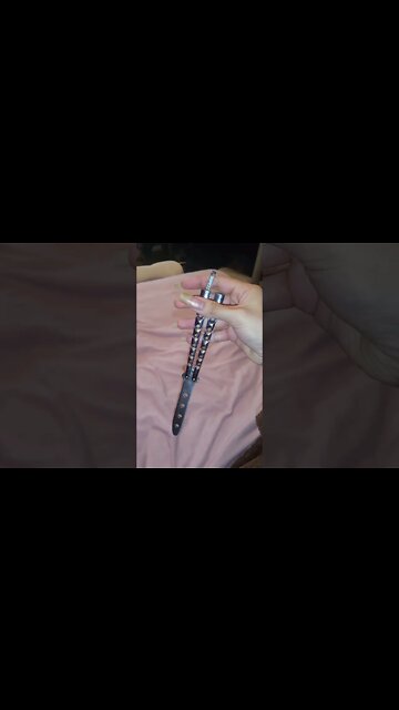 HOW TO DO BUTTERFLY KNIFE FOR BEGINNERS #SHORTS